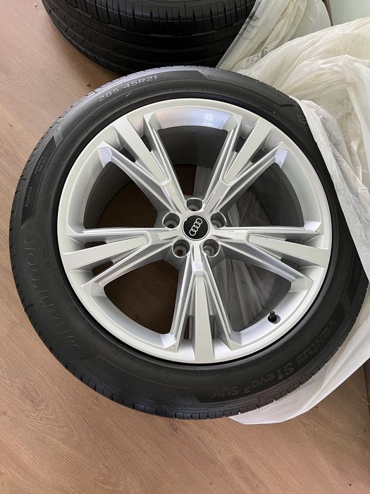 Колеса R21 в зборі на Audi Q8