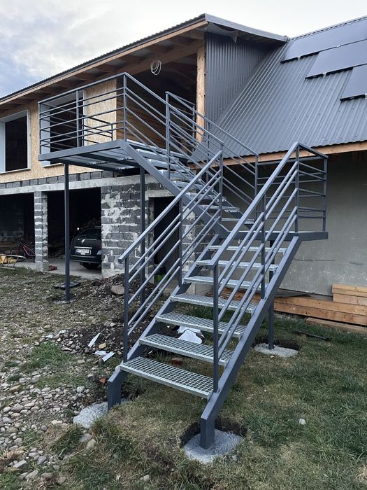 Сходи металеві, перила, сходинки