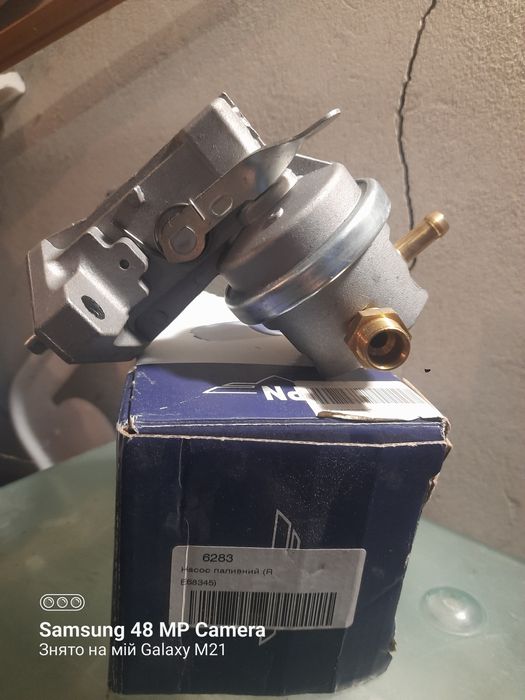 Насос підкачки John Deere RE68345