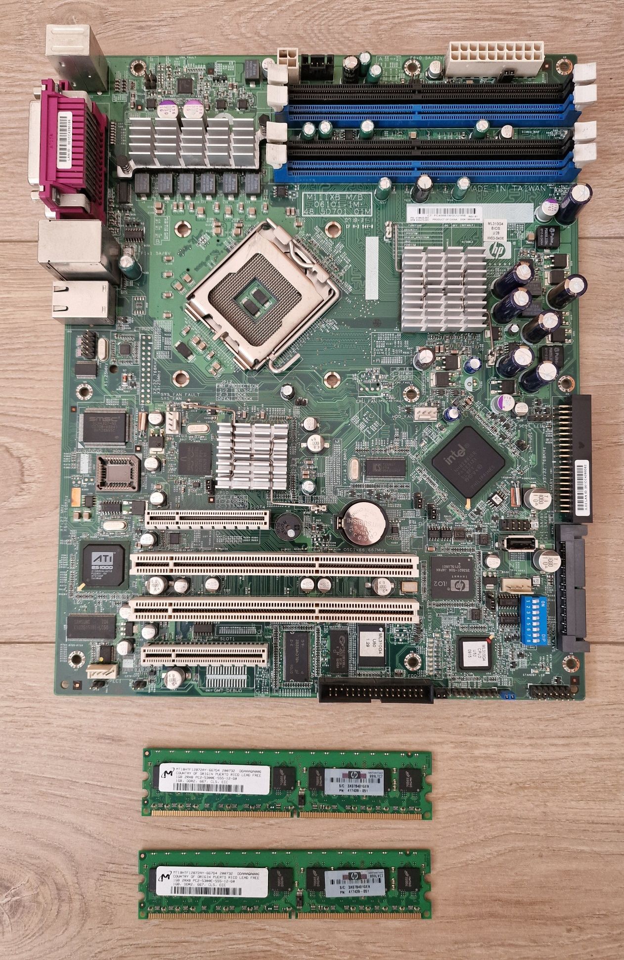 Części starego serwera, płyta główna, dyski HDD serwerowe, pamięć ram