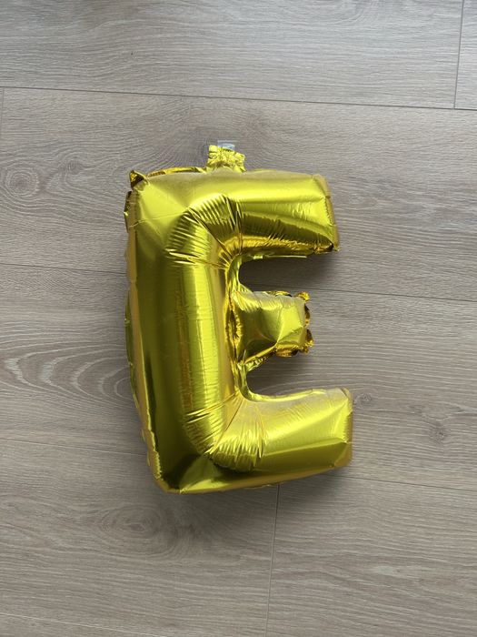 Złoty balon litera E