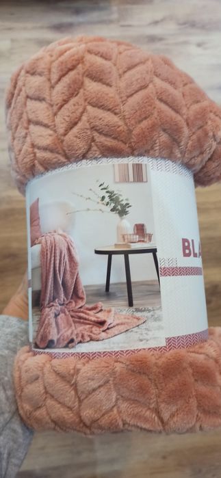 Nowy śliczny milutki przepiękny kocyk koc 180 x 140 cm Okazja