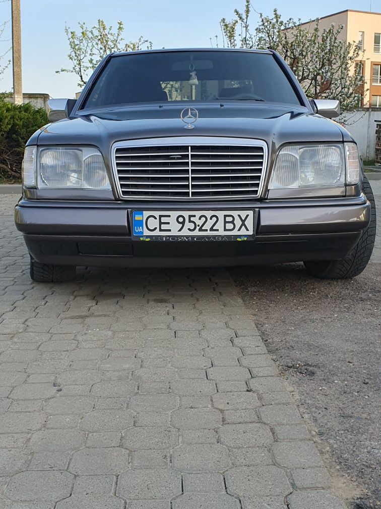 Mercedes Benz  E 220.