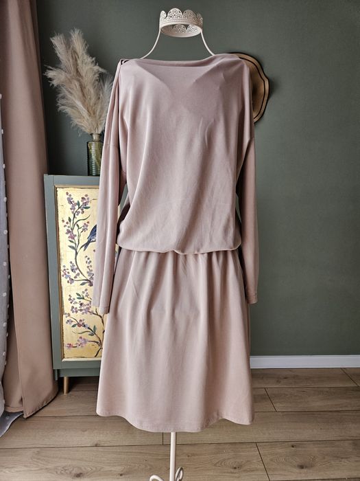 Urocza sukienka damska z gumką w pasie - Made in Italy! Nude uniwersal