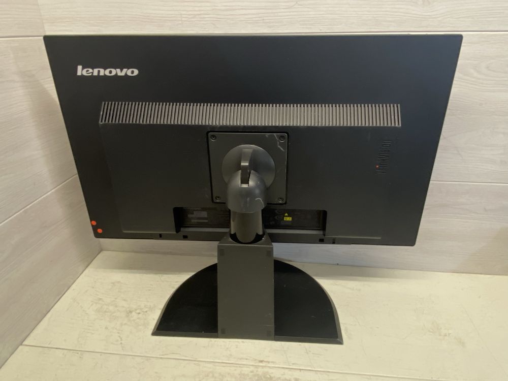 Монітор Lenovo  T2424pA / 24" (1920x1080) IPS  HDMI, VGA, DisplayPort,