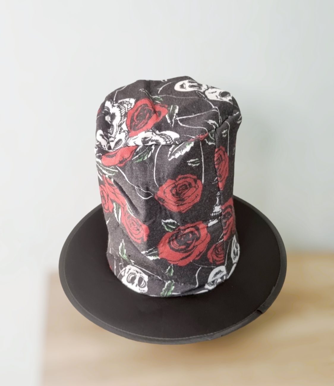 Cylinder kapelusz przebranie czaszki róże kostium goth