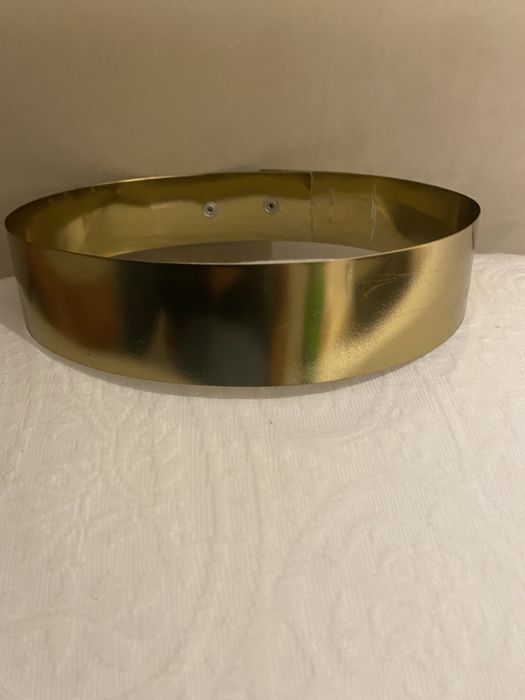 Cinto dourado Micaela Oliveira, ajustavem