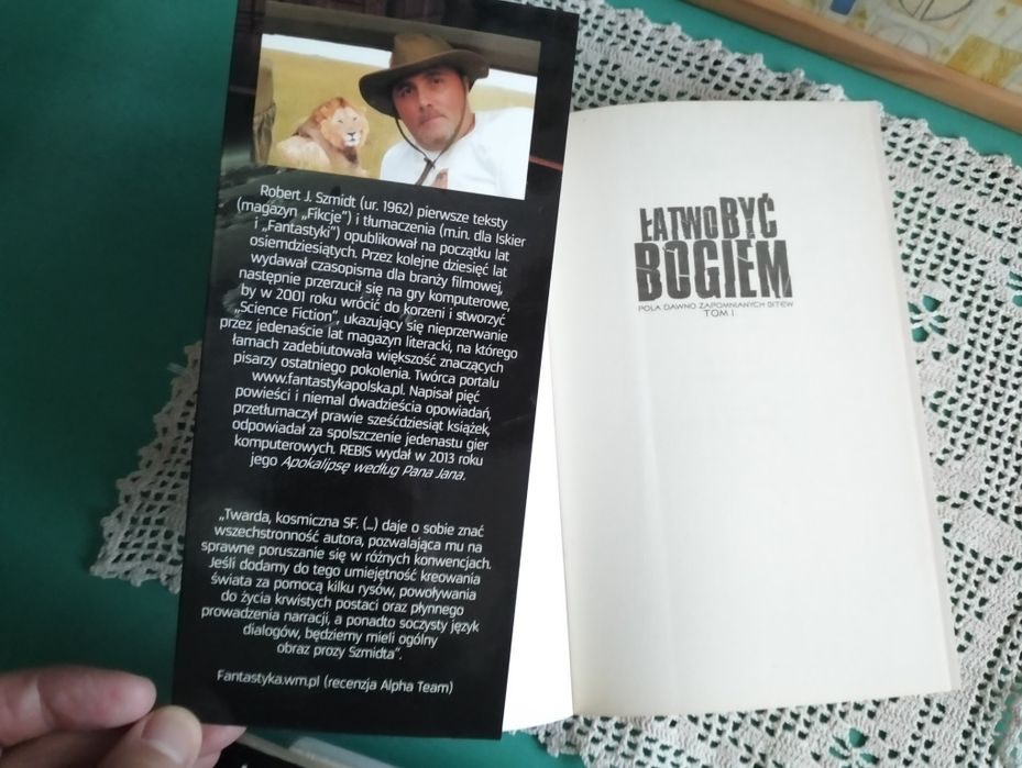 Nowa książka : Łatwo być Bogiem - Robert J. Szmidt