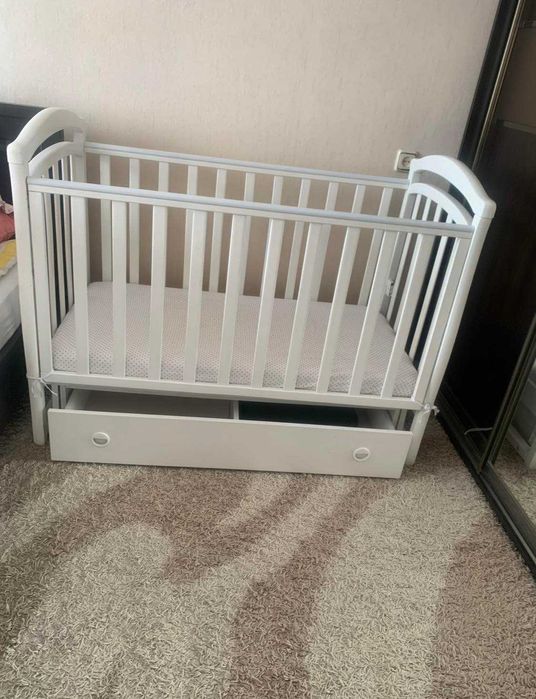 Дитяче ліжечко з матрасом