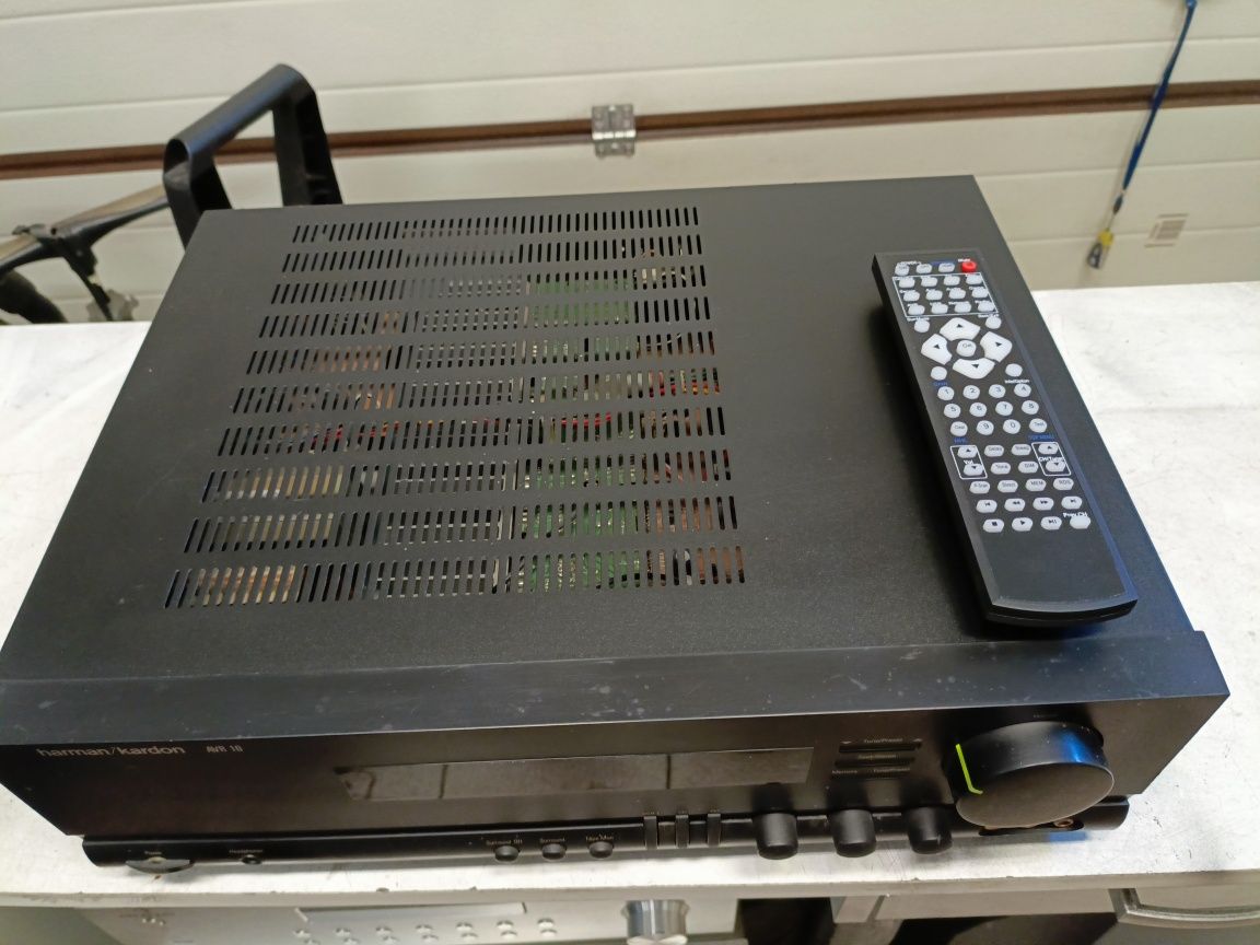 Amplituner Harman Kardon AVR 10, pilot