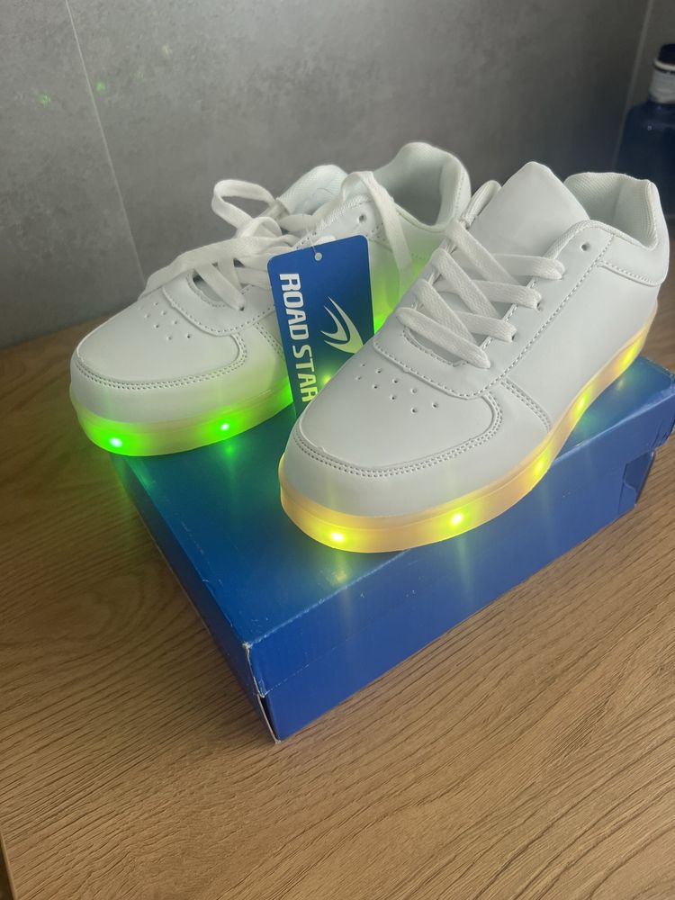 Nowe buty led trampki świecące adidasy
