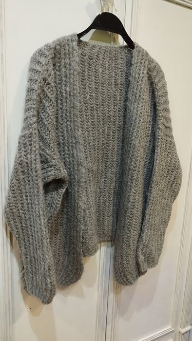 Szary kardigan oversize do bioder