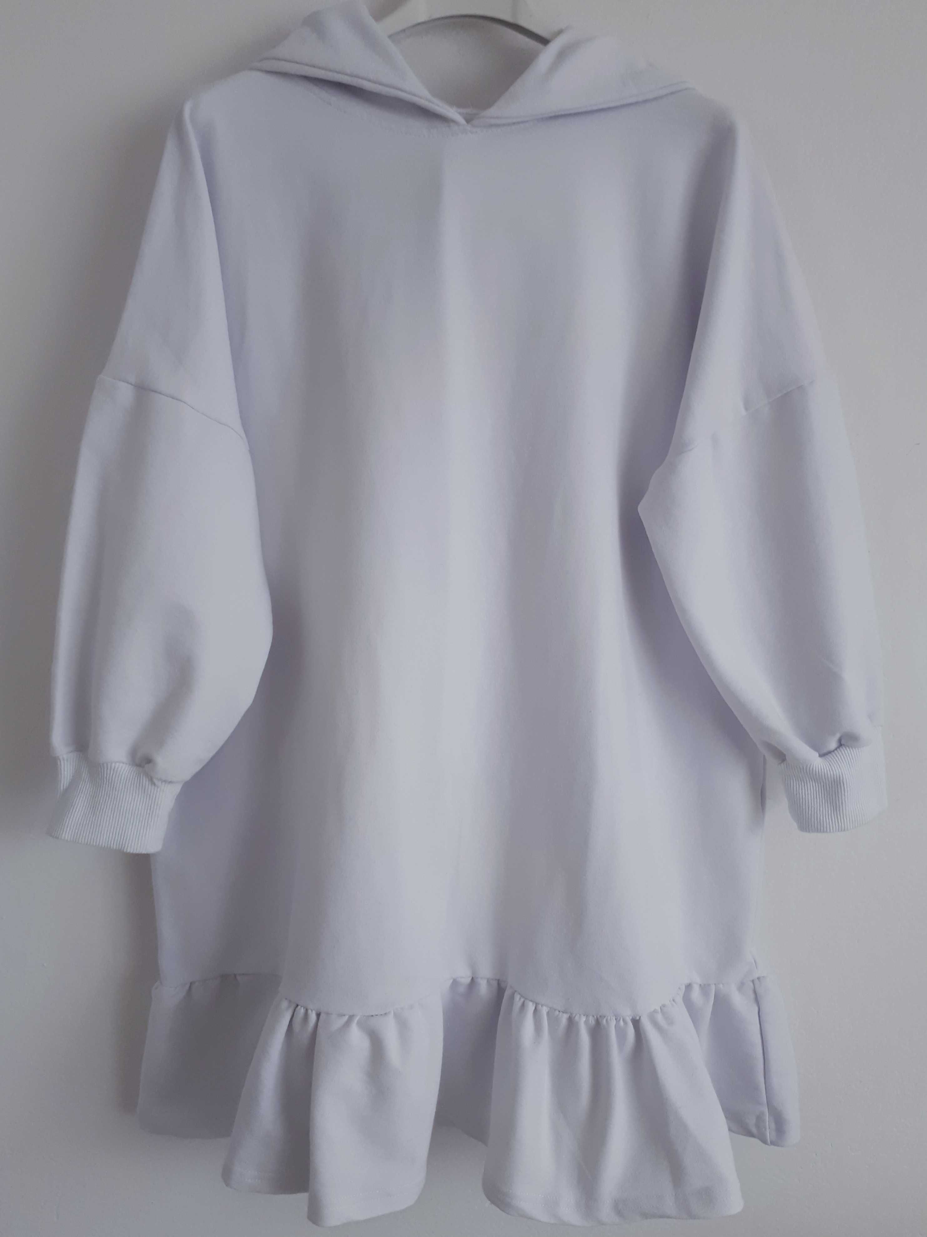 Biała bluza z baskinką