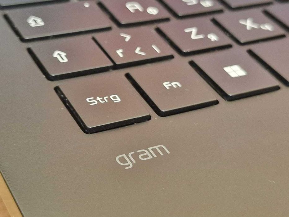 LG gram 17" Ultra-Lightweight Core i7-1360P SSD1Tb  Легкий-вага 1,3 кг