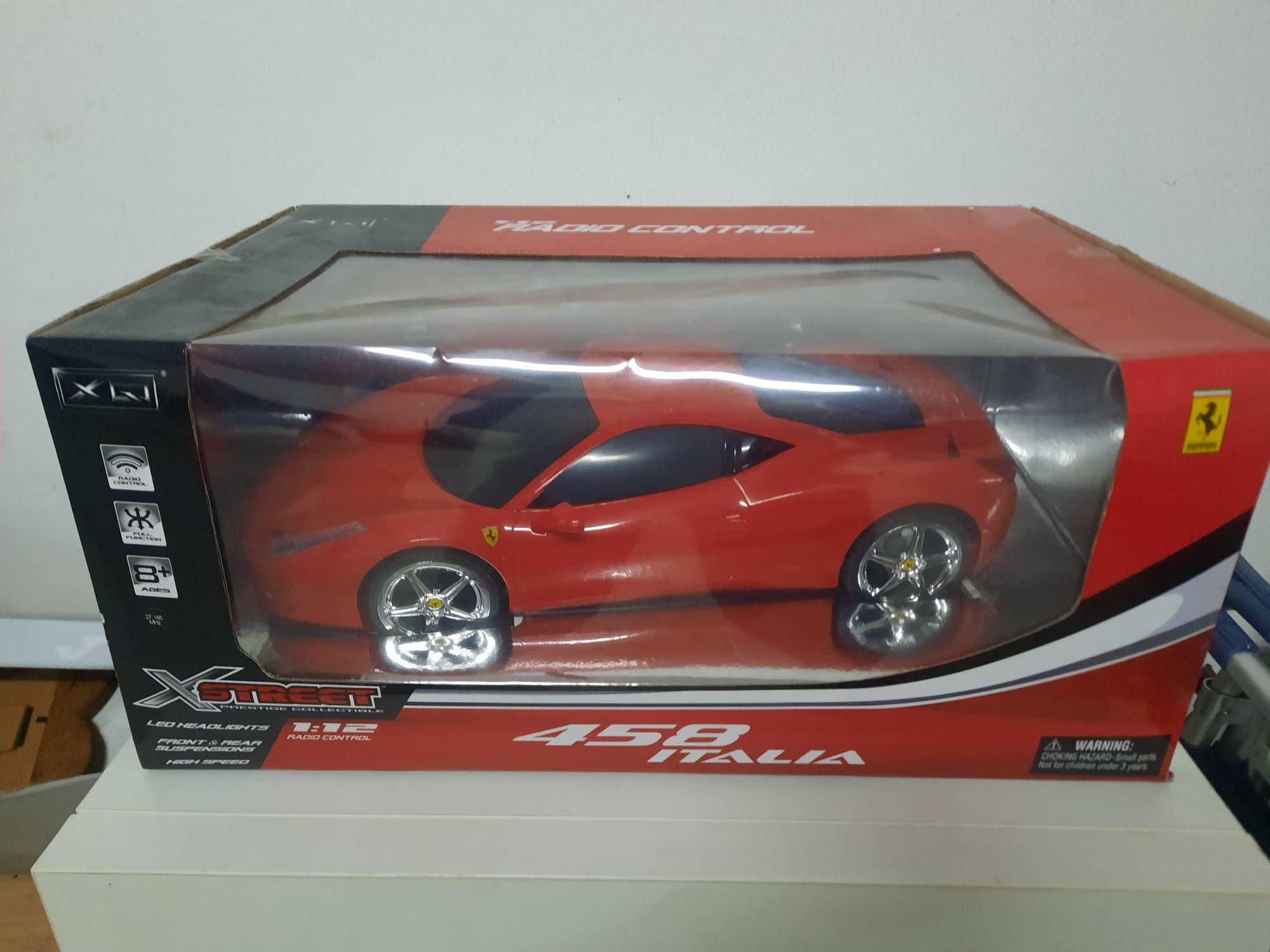 Carro Ferrari telecomandado escala 1:12 novo