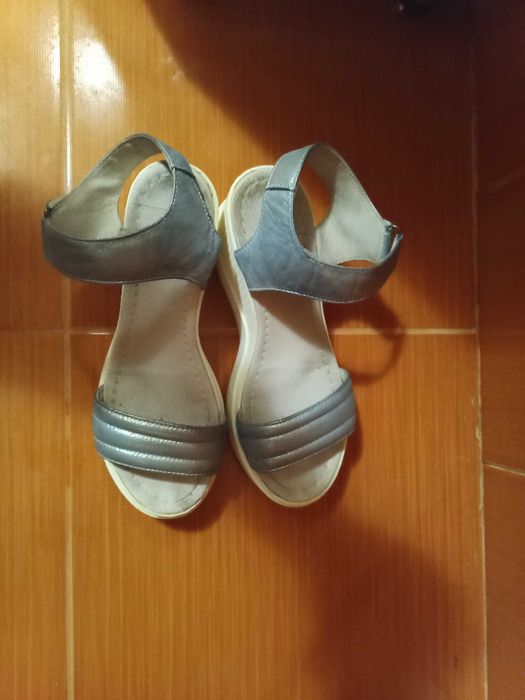 Босоніжки жіночі шкіряні