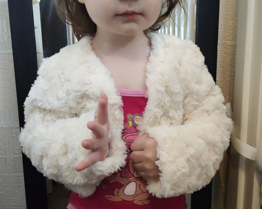 Шубка-болеро в трояндовий узор на дівчинку 2-4роки