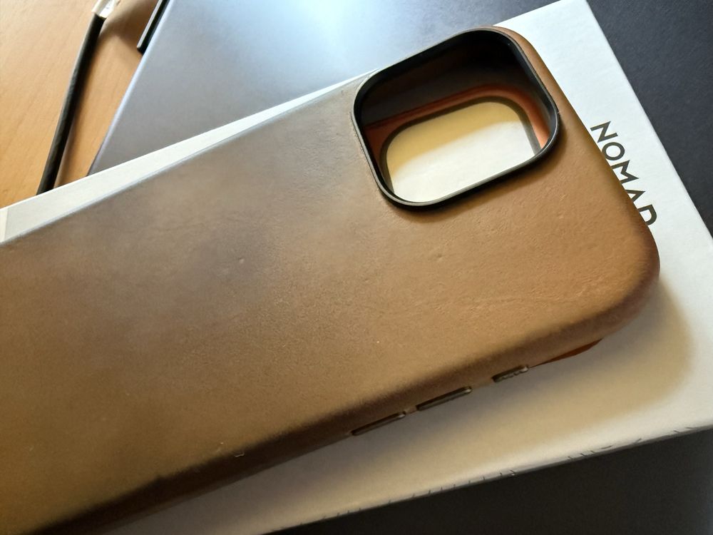 NOMAD Traditional Lether Case for Iphone 16 Pro Max