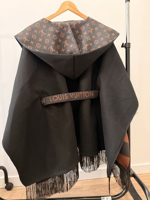 Кейп  LOUIS VUITTON  осінь-весна