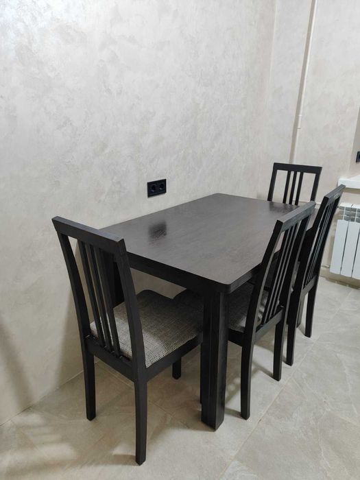 Кухонний стіл + 4 крісла (комплектом)