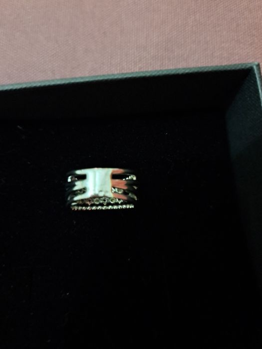 Anel em prata com zirconias