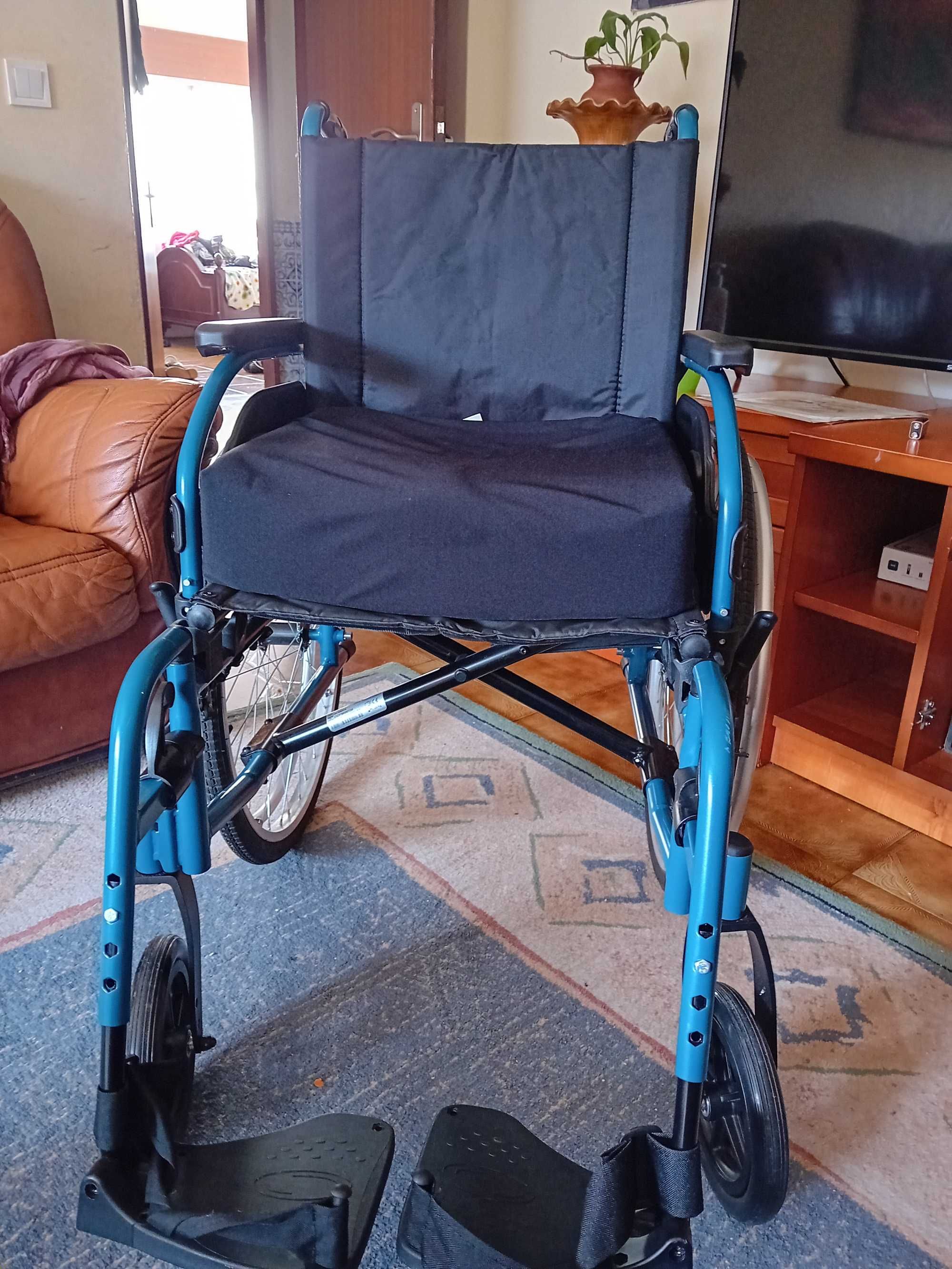 Cadeira  de roda com poco uso, muito  confortavel 260€