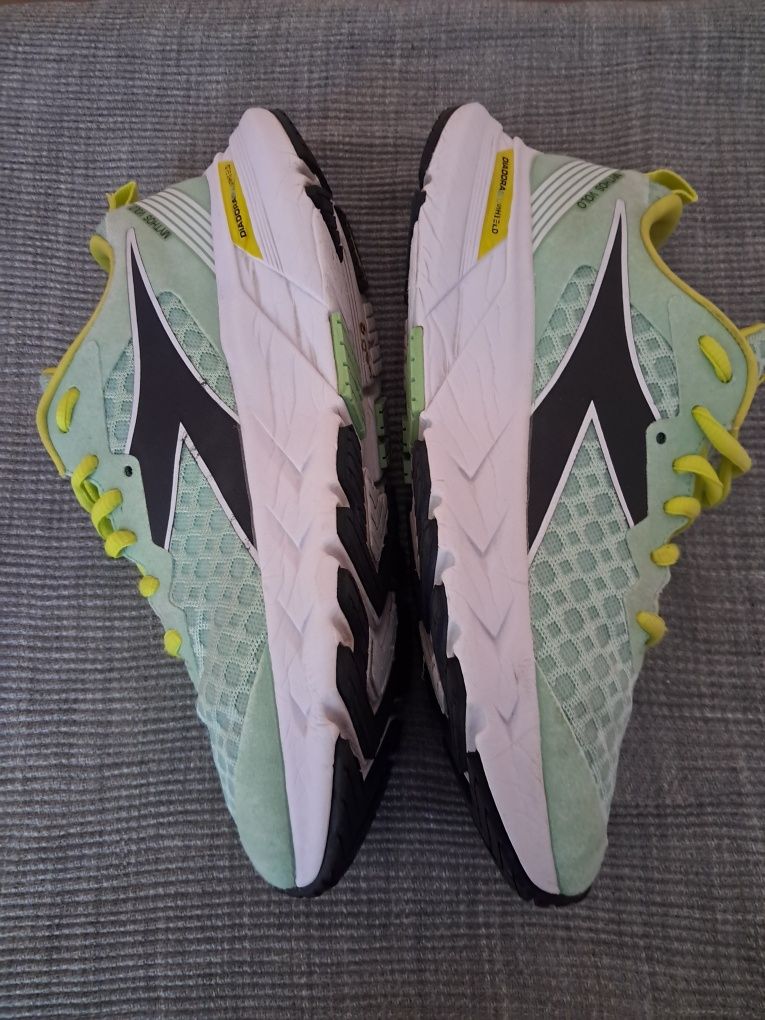 Жіночі кросівки diadora р39
