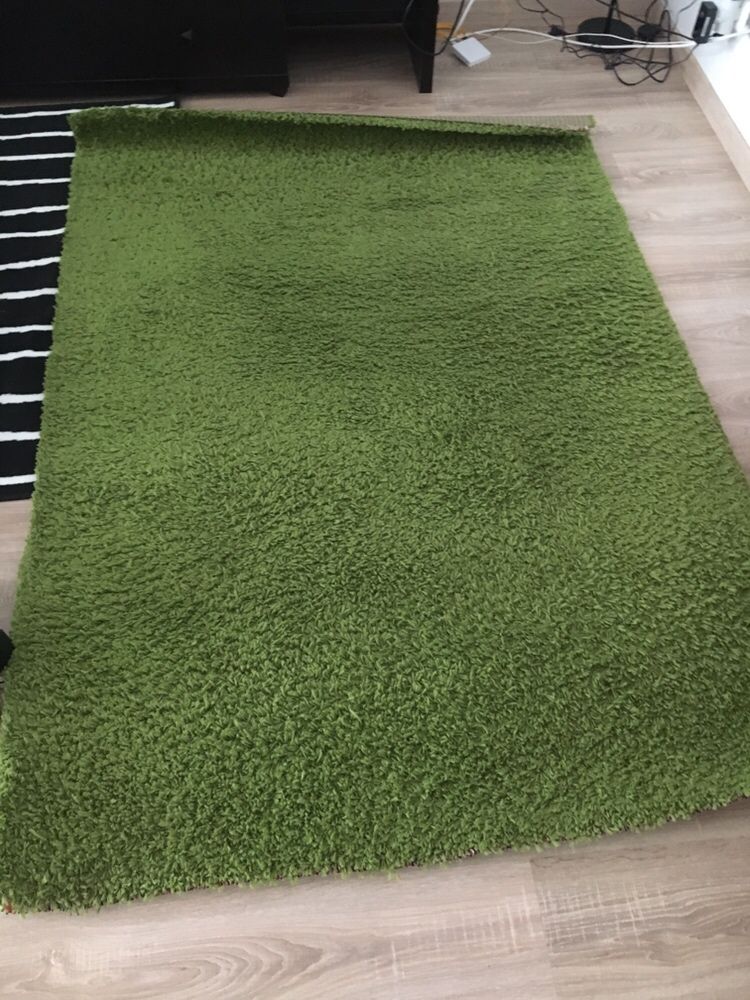 Vendo conjunto de dois tapetes (um verde e um roxo)