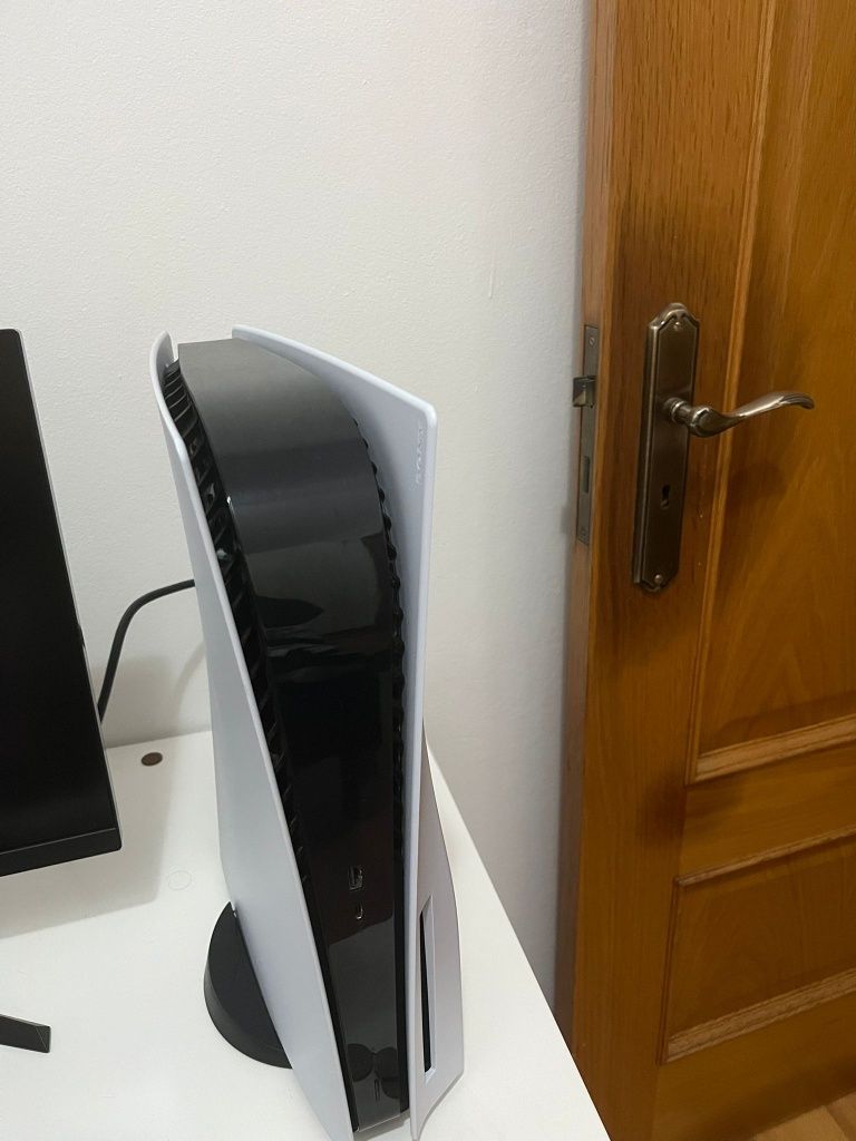 PlayStation 5 com 1 comando