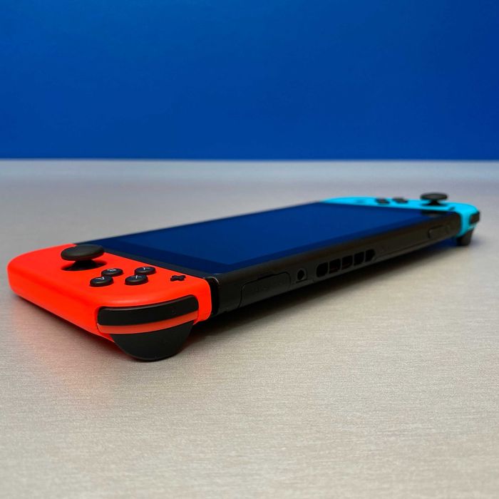 Nintendo Switch V2 (Neon Blue/Red) + Jogos