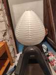 Lampa biurkowa papierowa