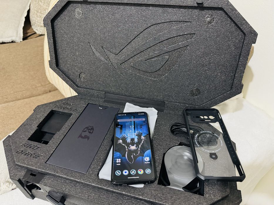 ASUS ROG Phone 6 Batman Edition