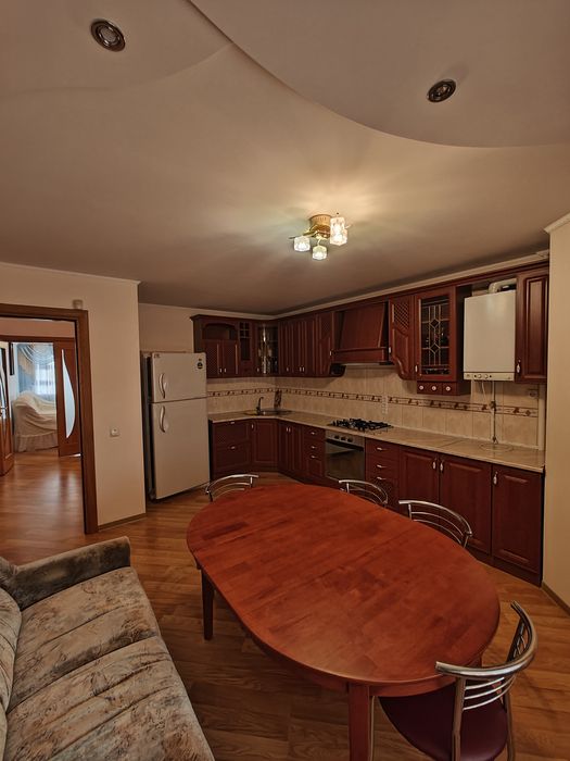 Продаж 2 кімнатна. Вул. Коновальця