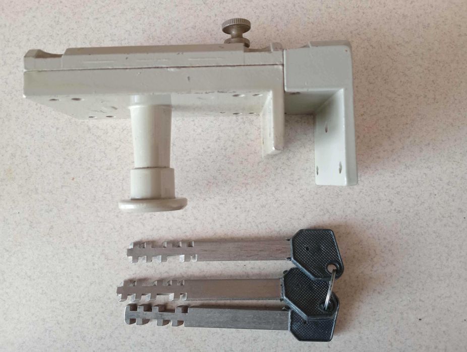 Замок ригельний (регельний)