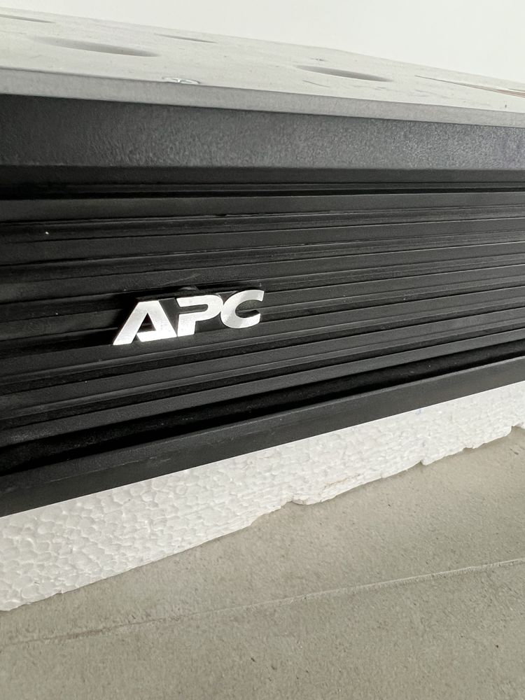 UPS APC SMT1500RMI2U używany