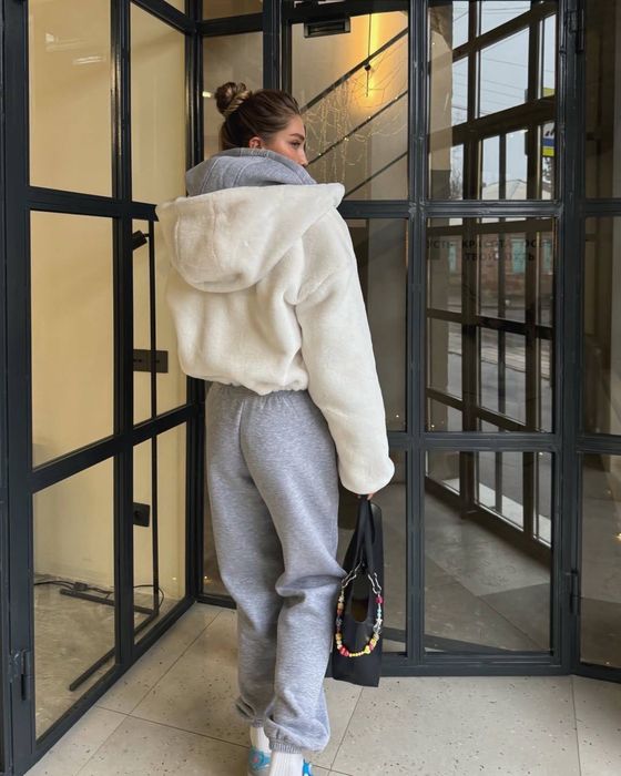 Шубка чорна та біла