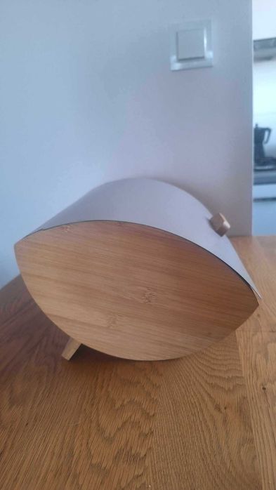 nowoczesny chlebak owalny drewniany Linia COSMIC