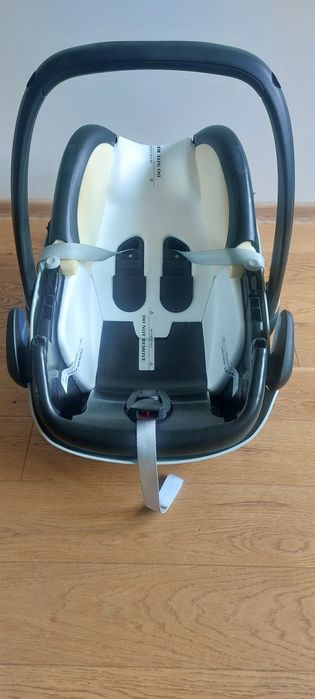 Maxi-Cosi Pebble Pro z bazą i wkładką dla niemowlaka
