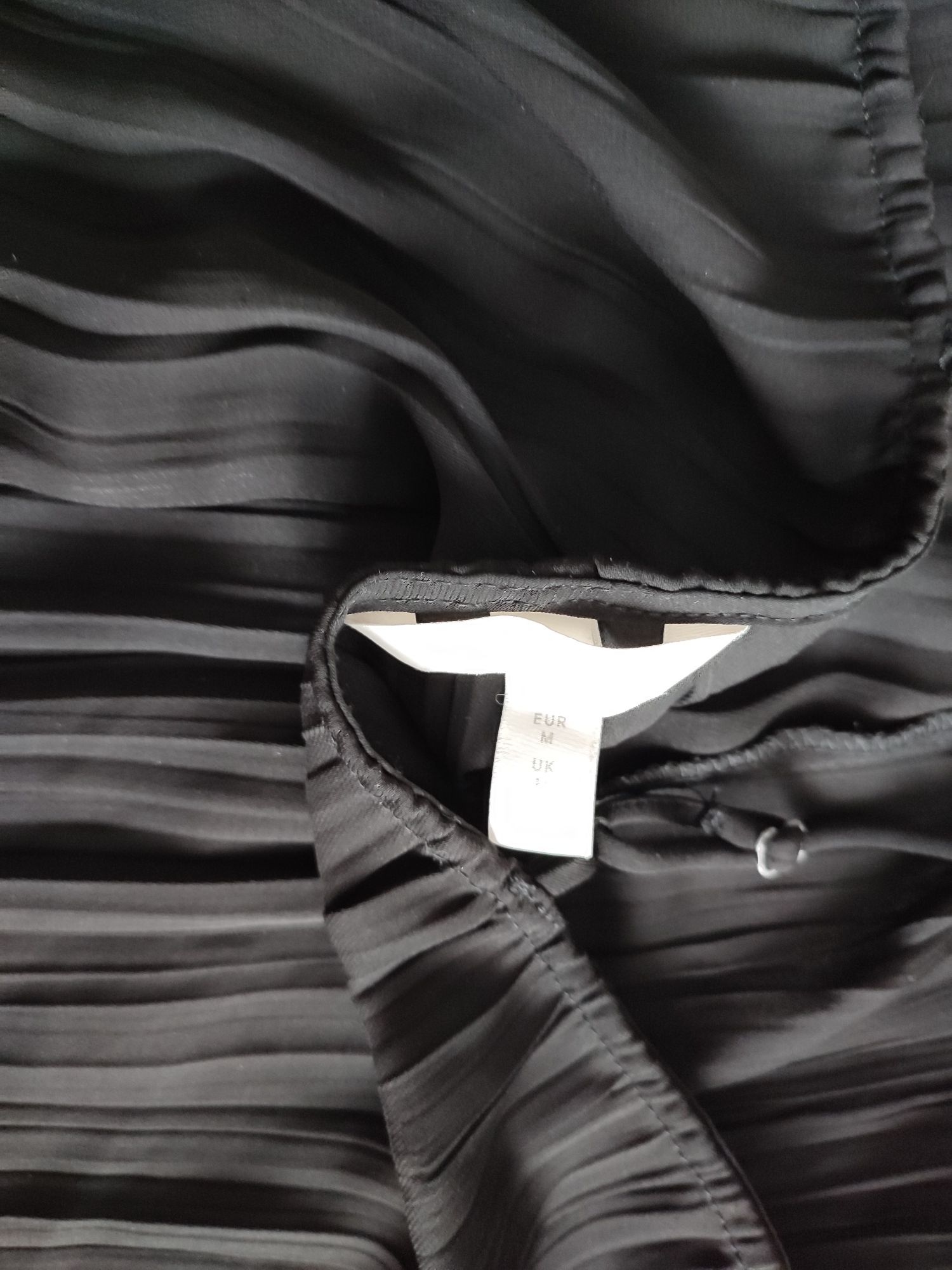 Czarna bluzka na ramiączkach rozmiar M firmy H&M