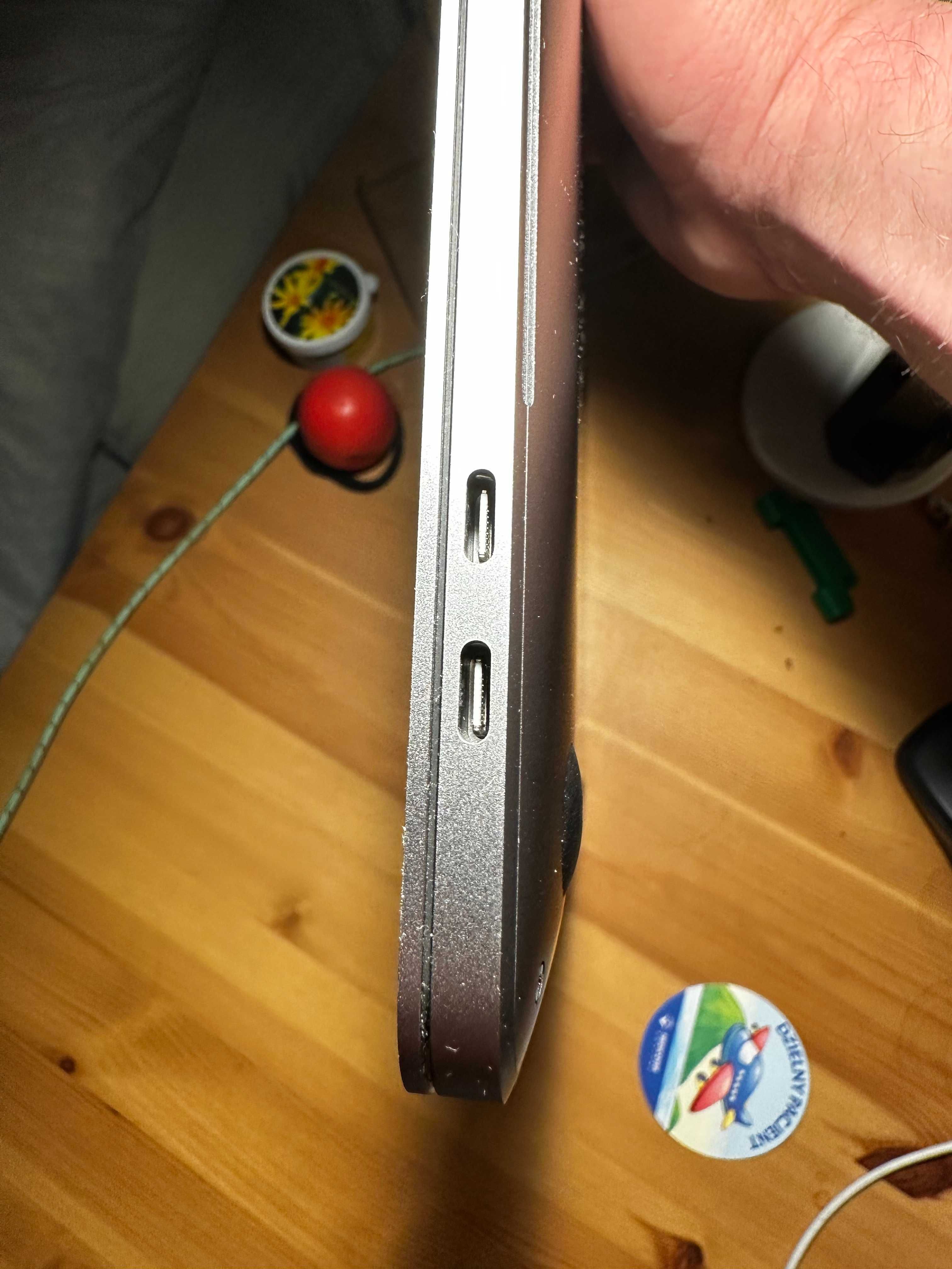 MacBook Pro 13 cali - Moc i Elegancja w Kompaktowym Wydaniu!
