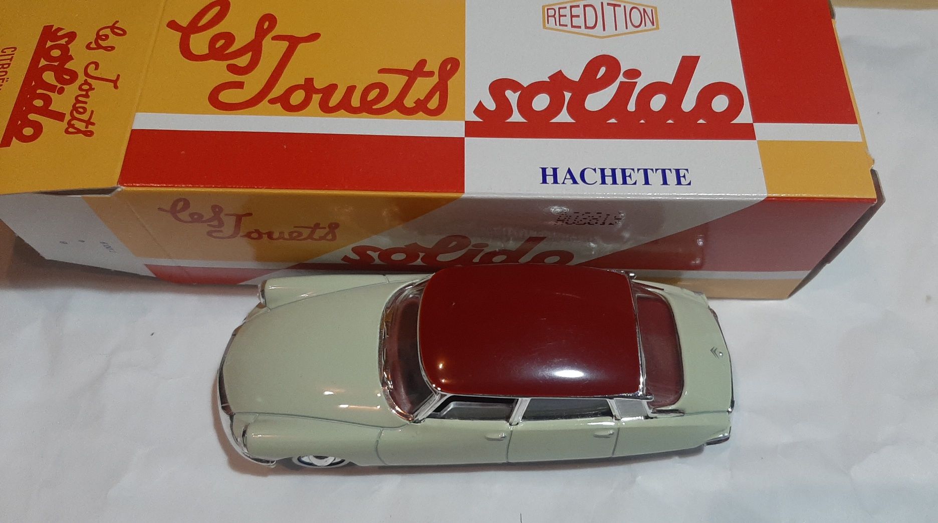 Miniatura Solido Citroen Ds escala 1/43