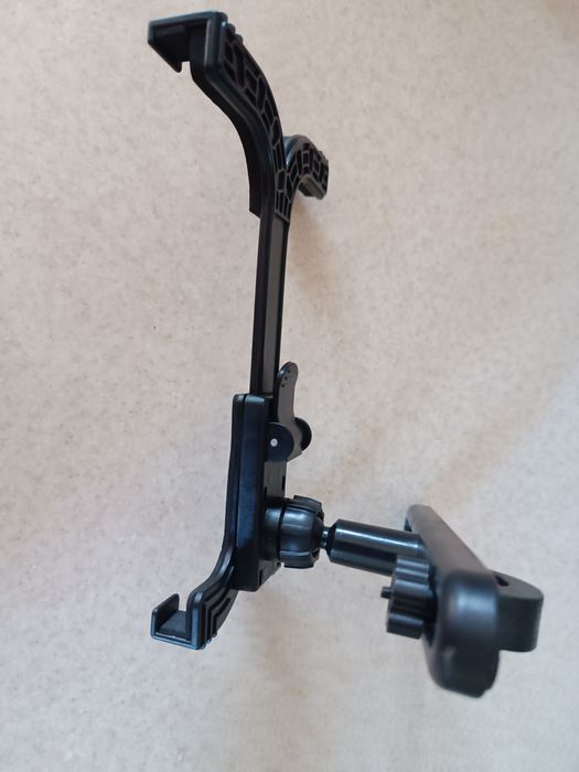 Держатель для планшета в машину