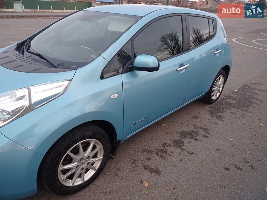 Nissan leaf 2015. 24кWh(109кс)