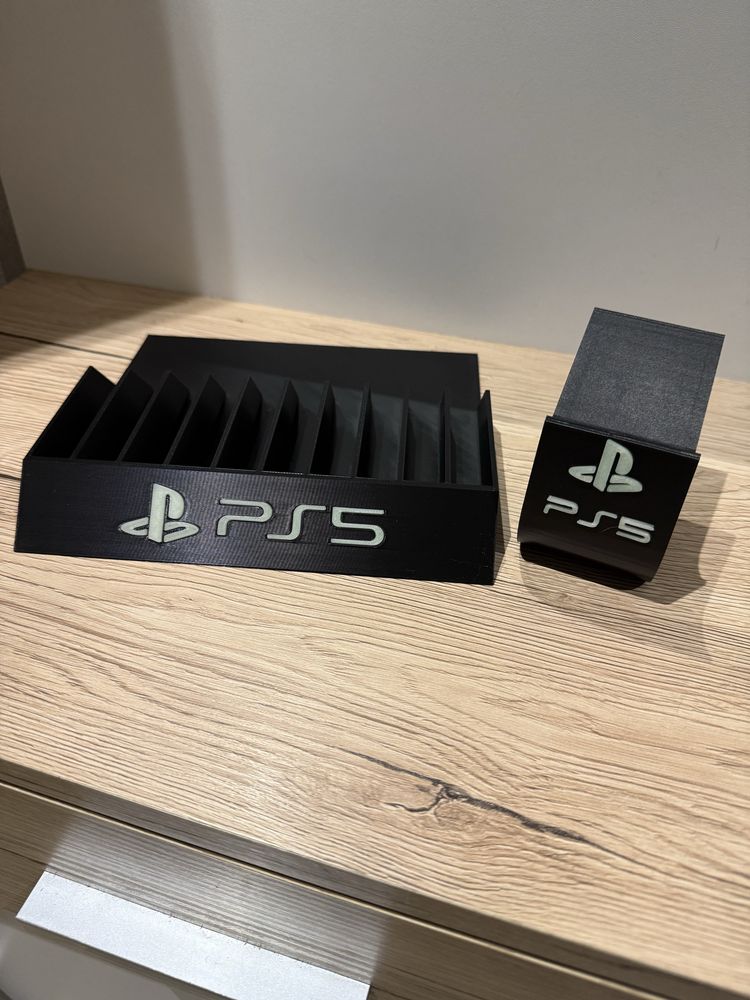 Stojak na gry i pada PS5 napis fluorescencyjny