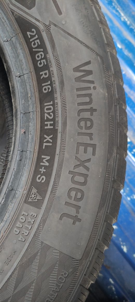 Opony zimowe z 2021r 215/65/16 Uniroyal 8N