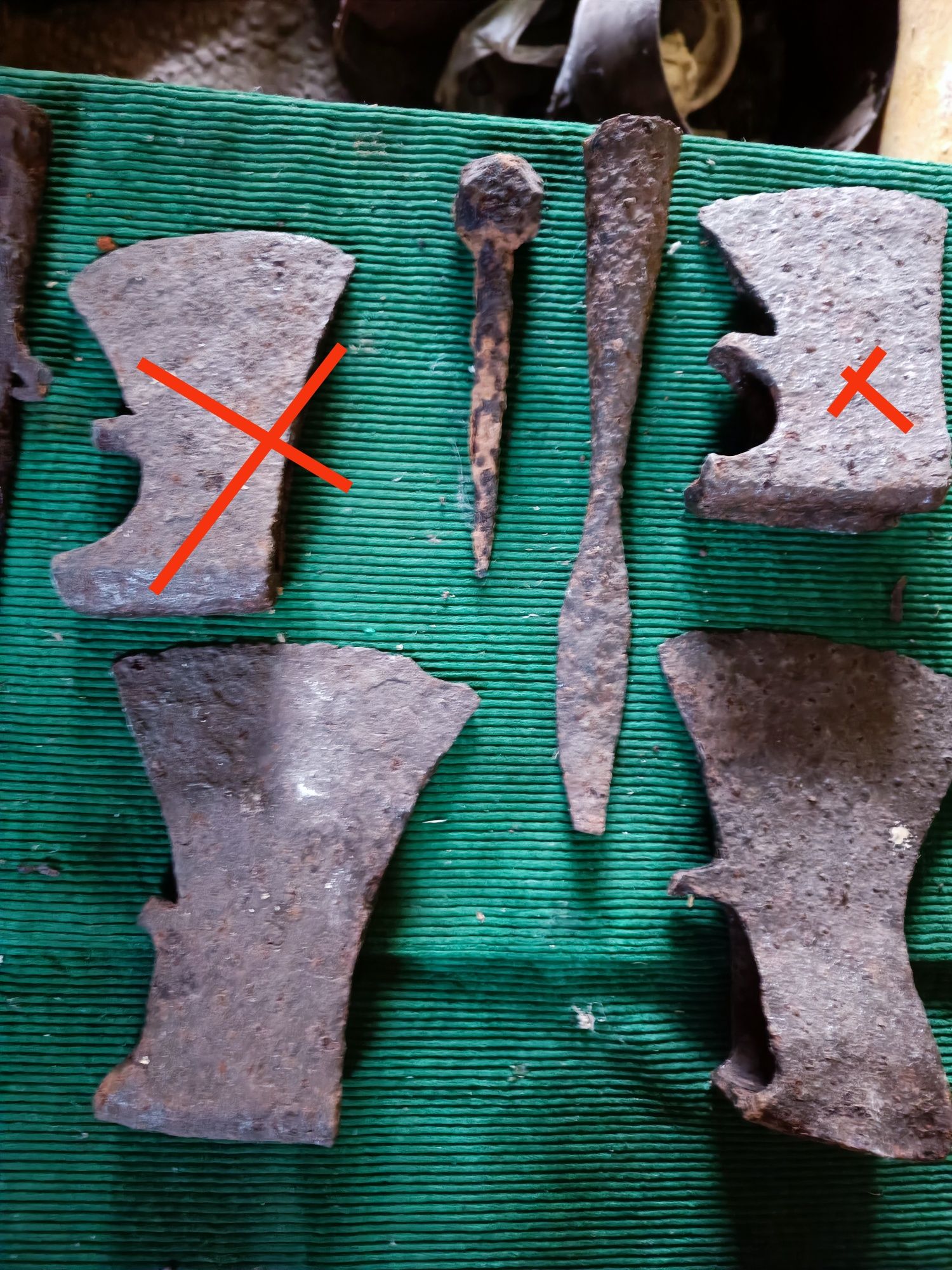 Топоры, наконечники копий, сабель и другие артифакты  казачества