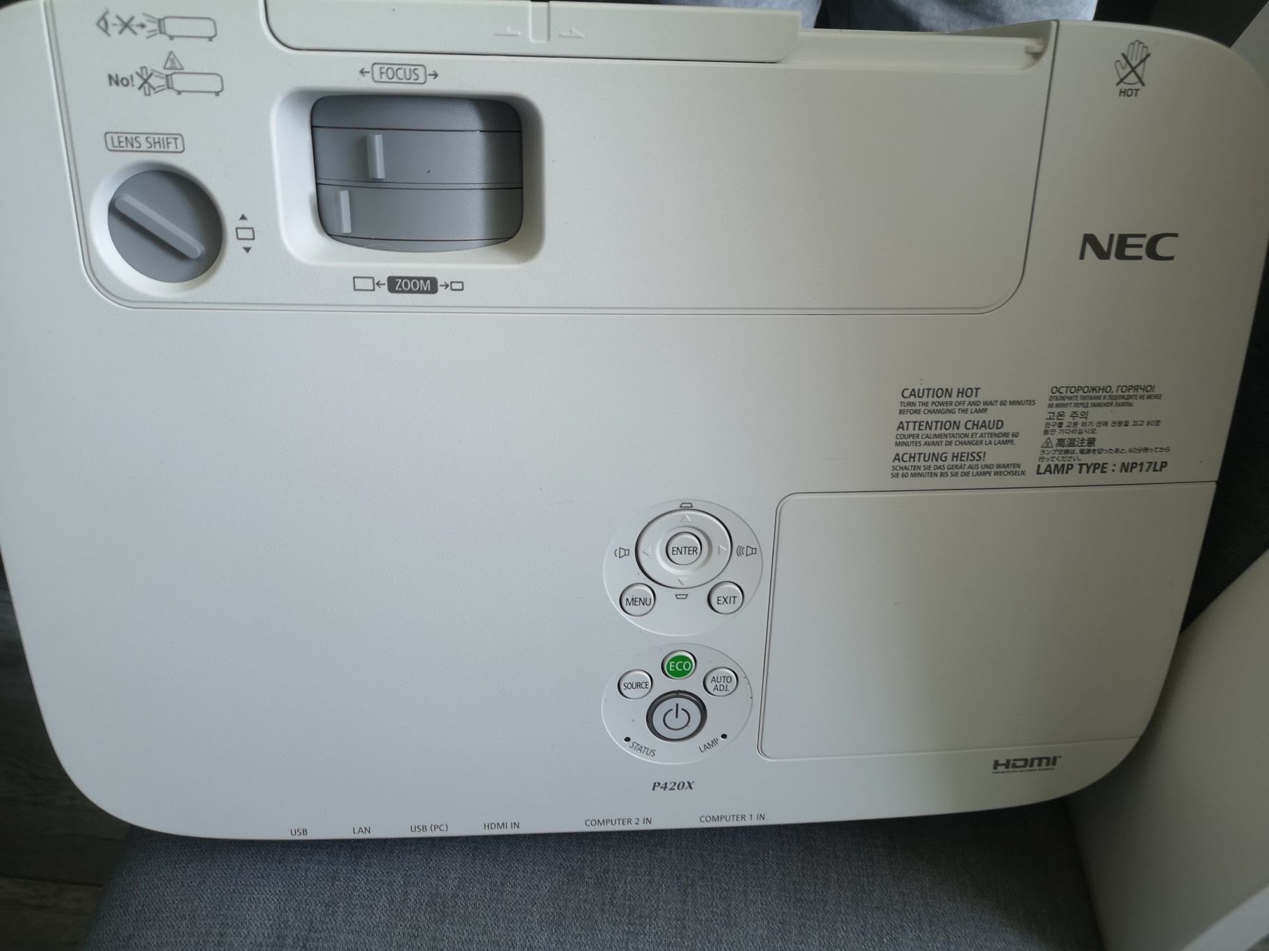 Projektor NEC P420X