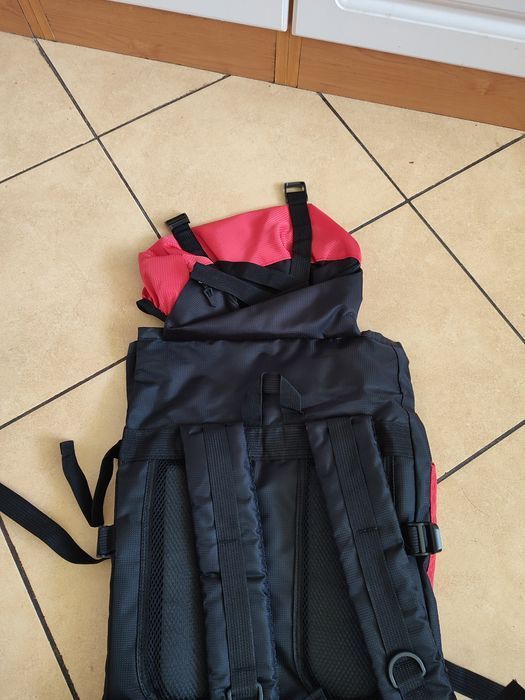 Nowy czerwony plecak turystyczny 90 L góry