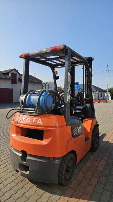 Wózek Widłowy Toyota FG718 gaz triplex 5m Przesuw boczny terenowy
