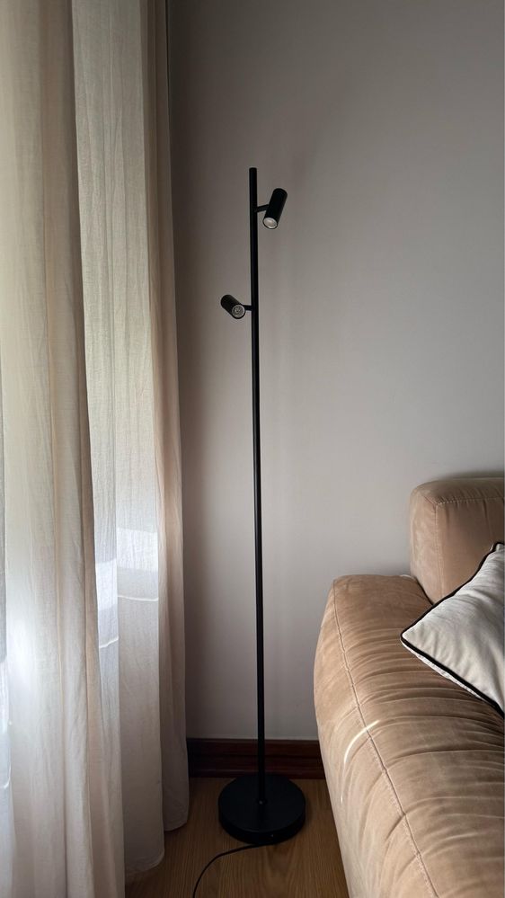Candeeiro de Pé Com LED Integrado